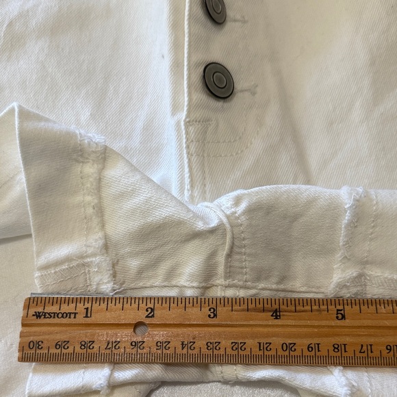 Altar'd State NWT White High-Rise Button Front Denim Shorts - Picture 4 of 4